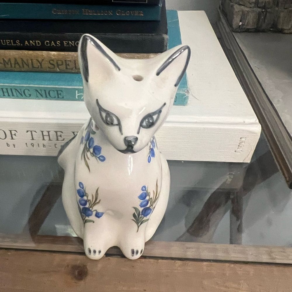 Avon vintage Ceramic Cat pot pouri pomander Figurine with Blue Floral Design
